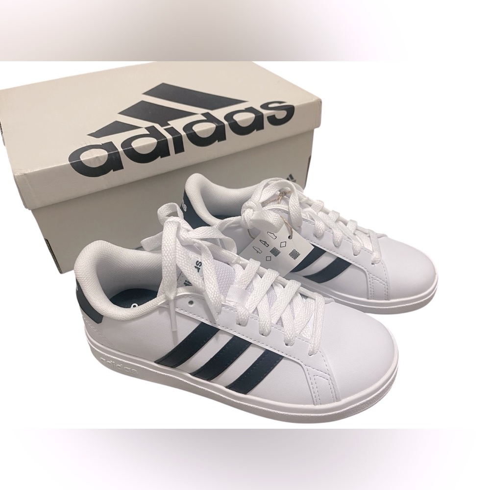 🌟🌟🌼NIB Adidas Grand Court 2.0 Classic White Sneakers with Black Stripes. Unisex - Picture 2 of 9